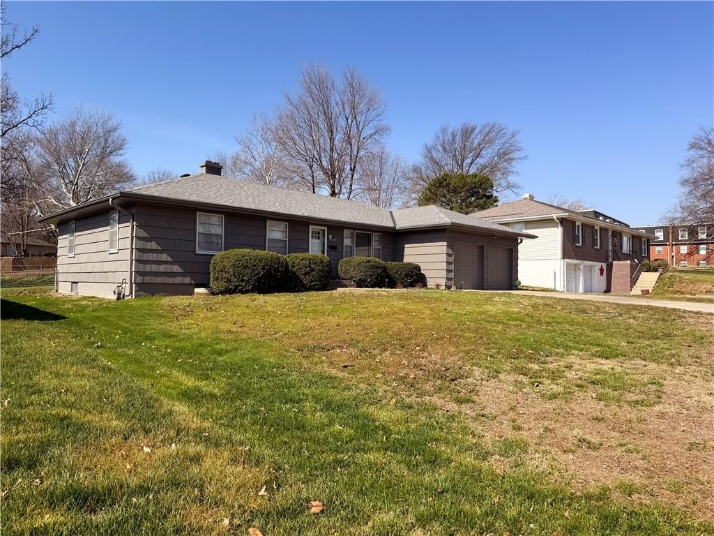 4980 NE Chouteau Drive — photo 2
