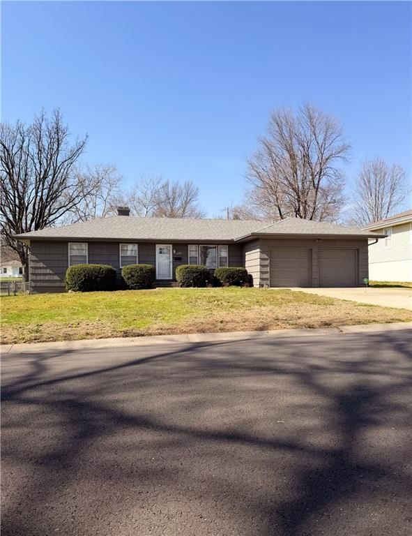 4980 NE Chouteau Drive — photo 3
