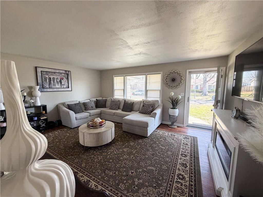 4980 NE Chouteau Drive — photo 8
