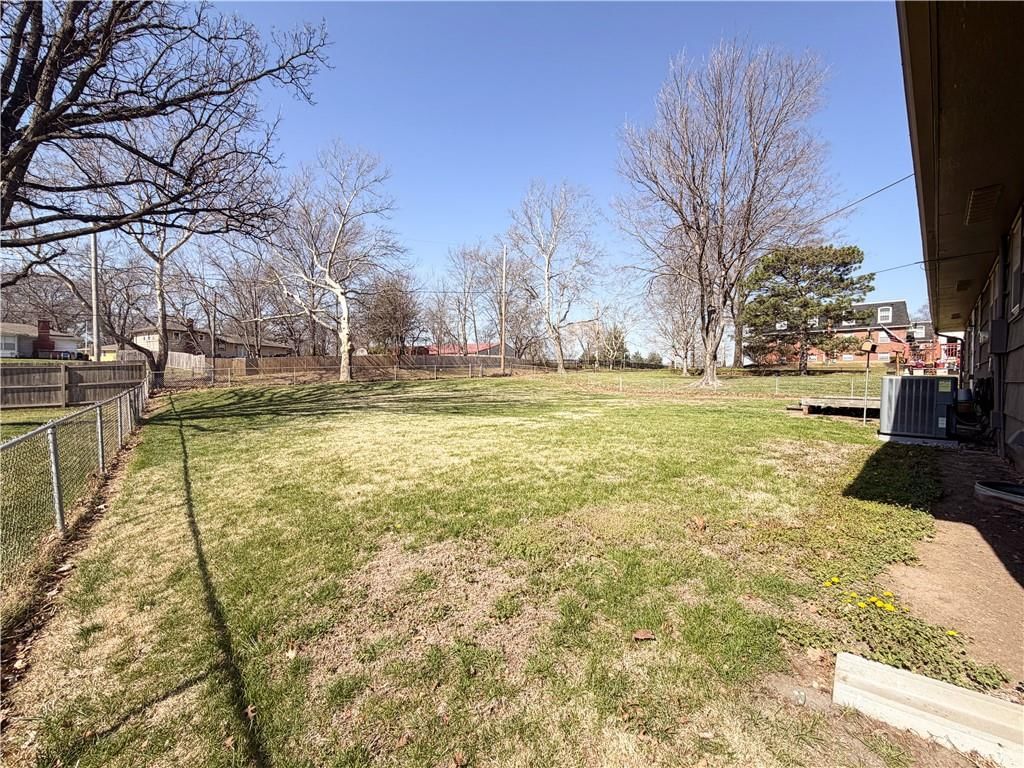 4980 NE Chouteau Drive — photo 56
