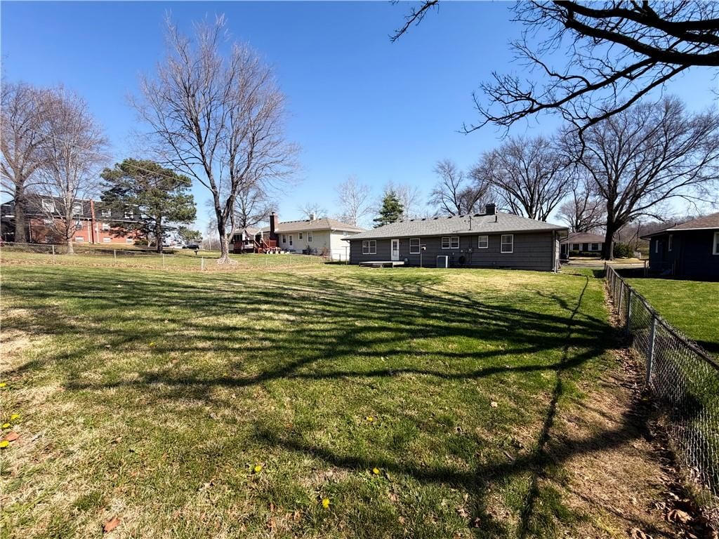 4980 NE Chouteau Drive — photo 60