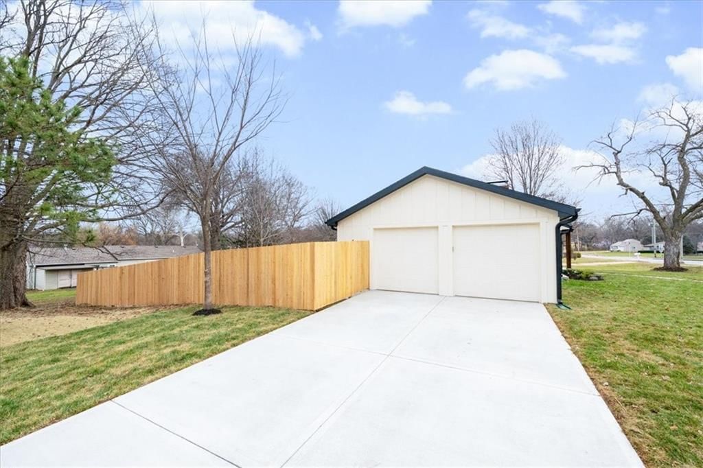 8620 W 75th Street — photo 27