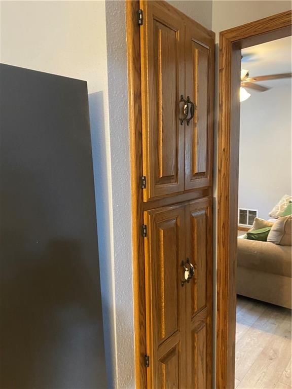 103 N WALNUT Street — photo 6