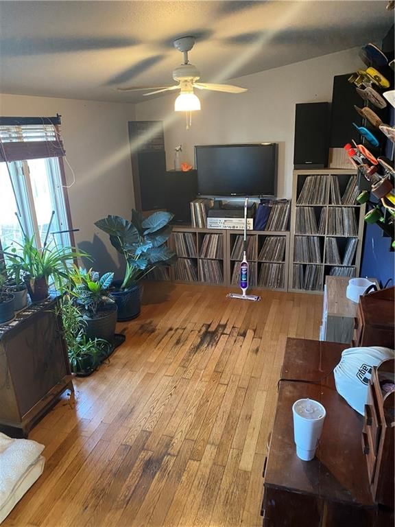 103 N WALNUT Street — photo 9