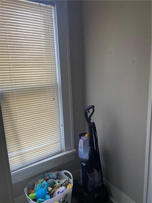 103 N WALNUT Street — photo 17