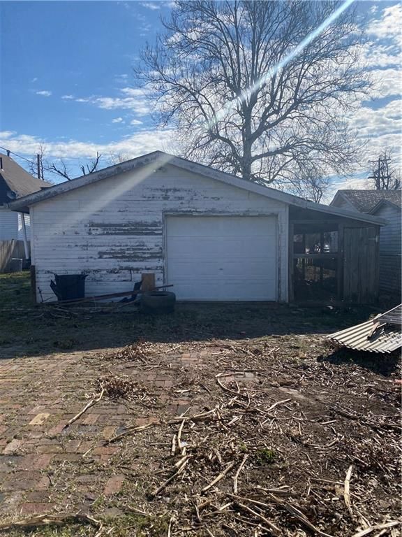103 N WALNUT Street — photo 26