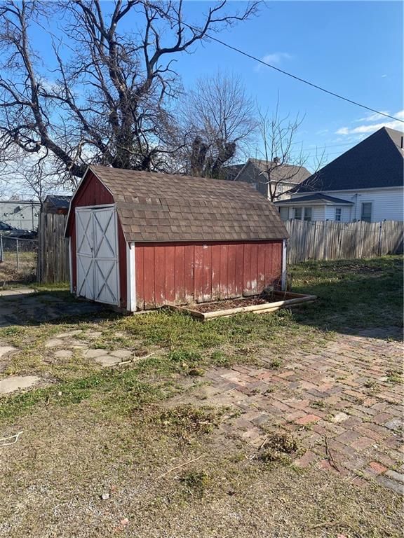 103 N WALNUT Street — photo 30