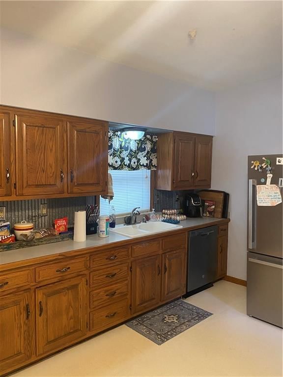 103 N WALNUT Street — photo 31