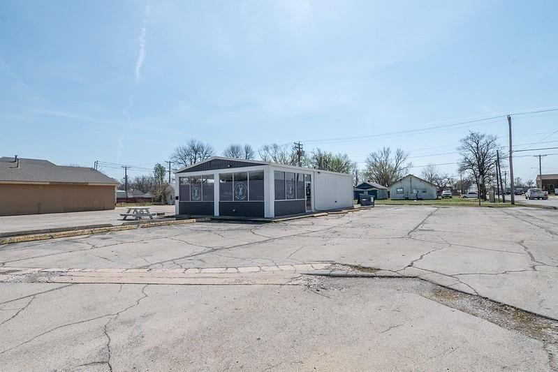 1415 W 8th Street — photo 3