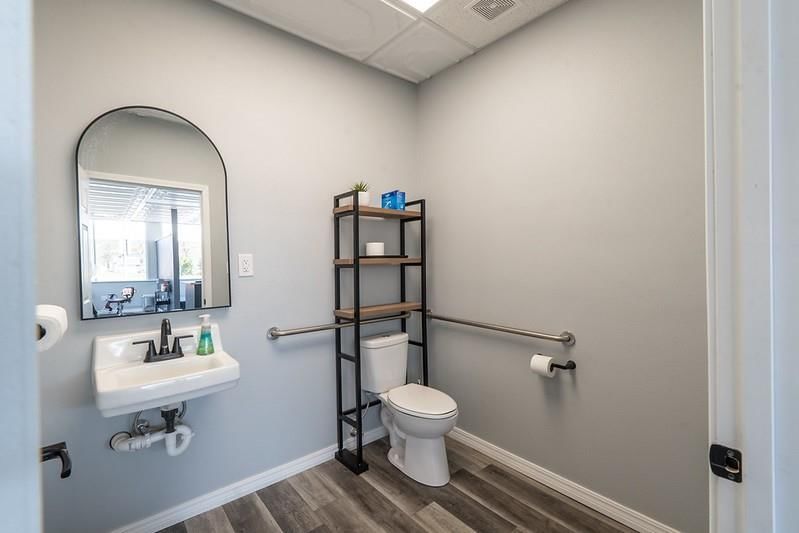 1415 W 8th Street — photo 14