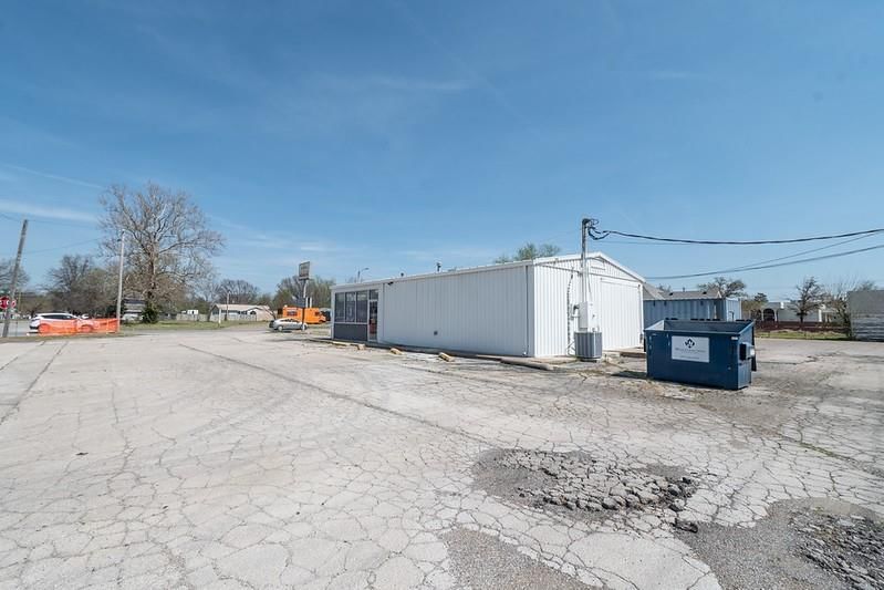 1415 W 8th Street — photo 26