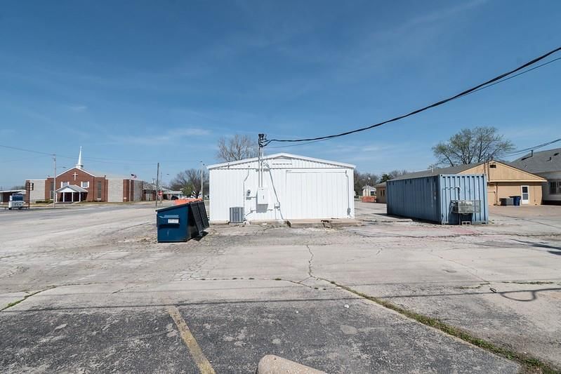 1415 W 8th Street — photo 27