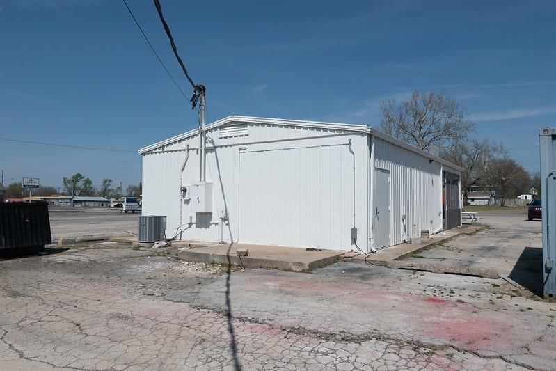 1415 W 8th Street — photo 28