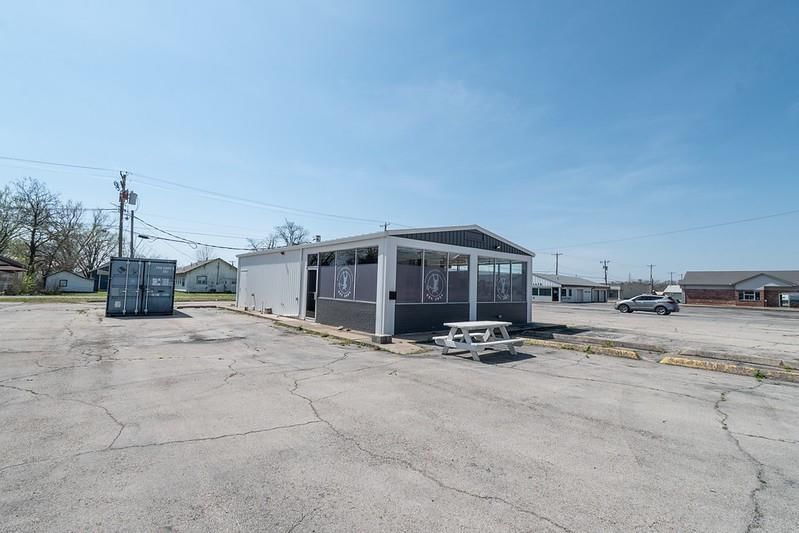 1415 W 8th Street — photo 30