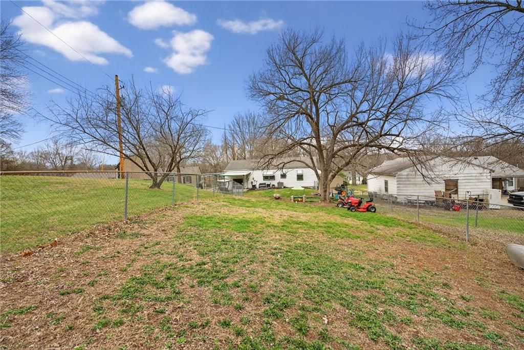403 E PARK Avenue — photo 32