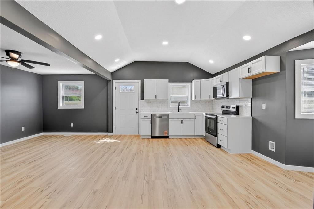 556 S Carlisle Drive — photo 7