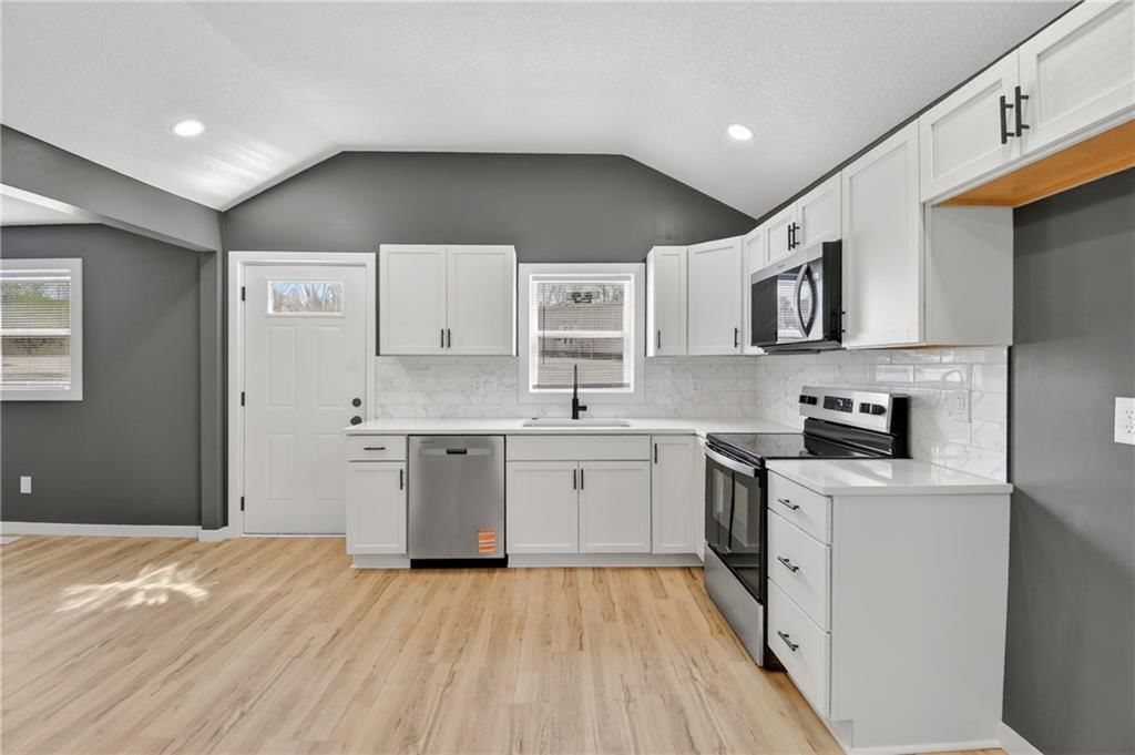 556 S Carlisle Drive — photo 8