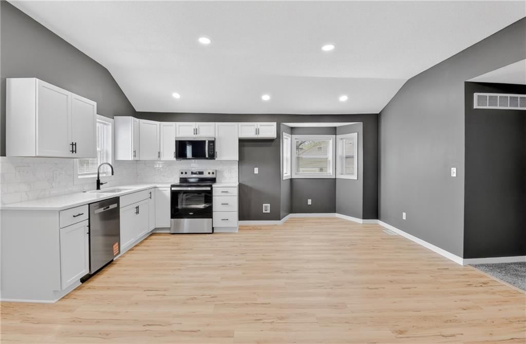 556 S Carlisle Drive — photo 9