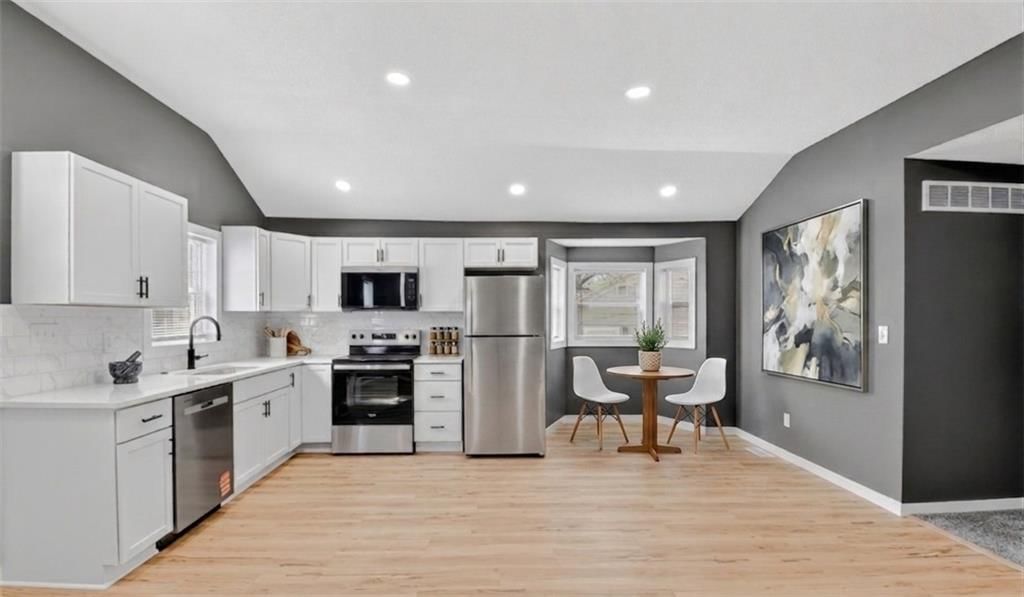 556 S Carlisle Drive — photo 11
