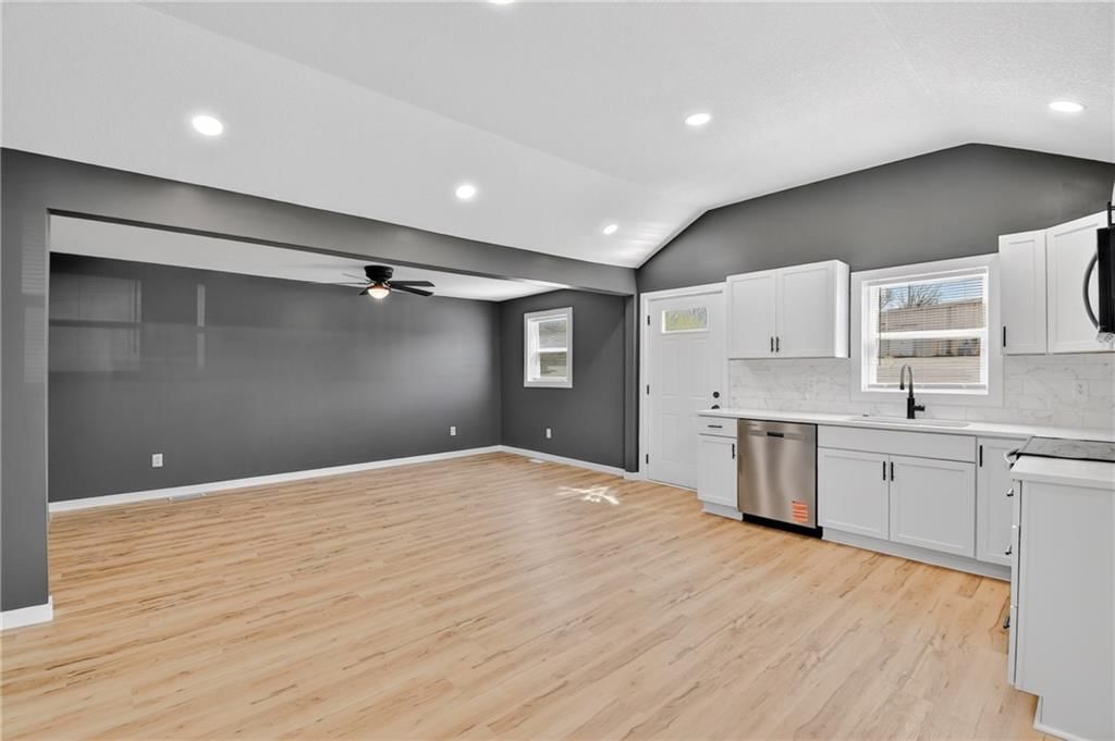 556 S Carlisle Drive — photo 12