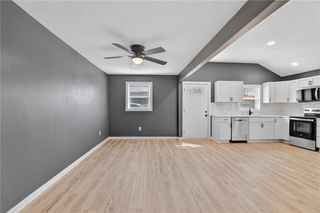 556 S Carlisle Drive — photo 14
