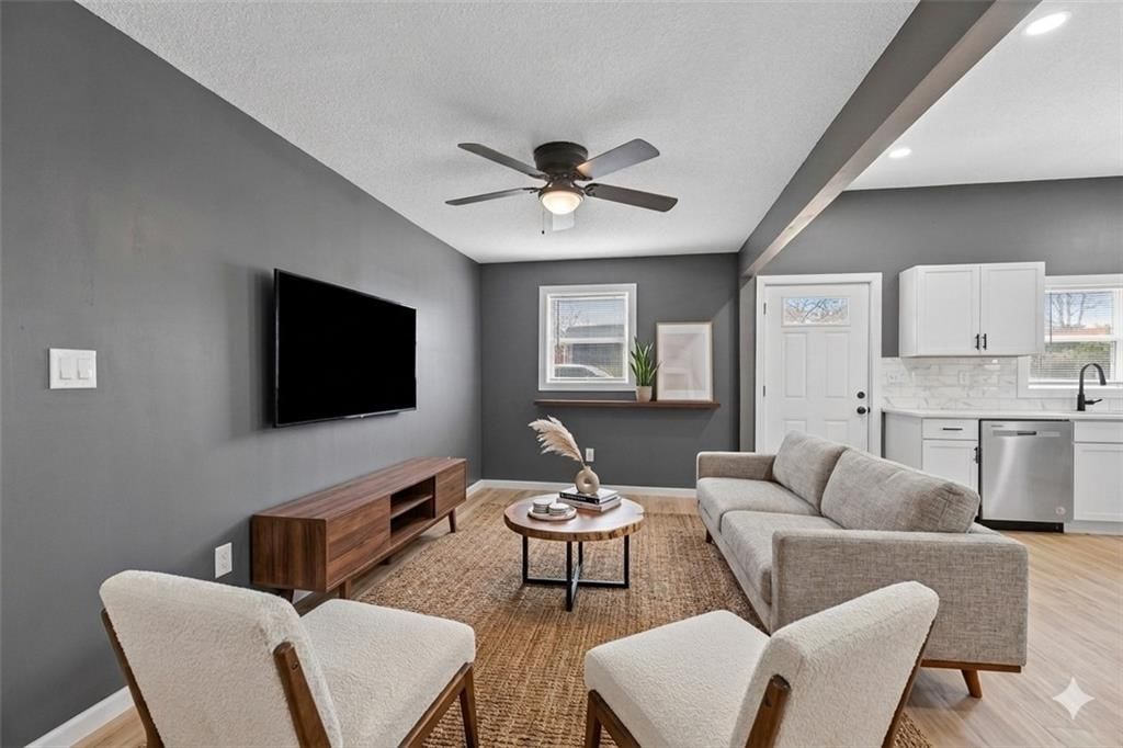 556 S Carlisle Drive — photo 15