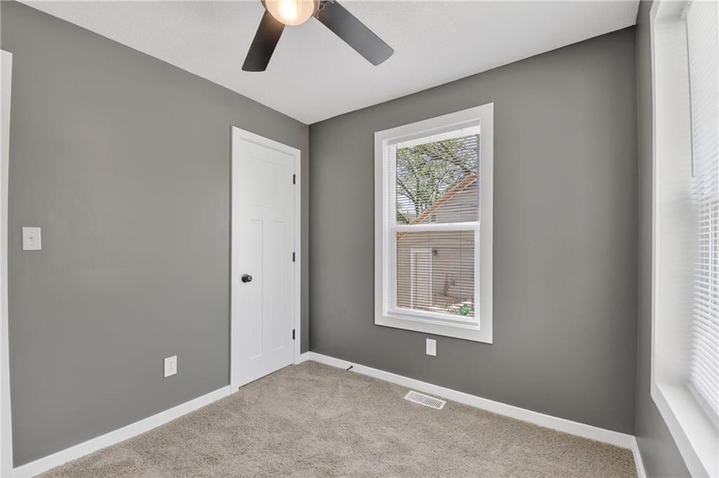 556 S Carlisle Drive — photo 16