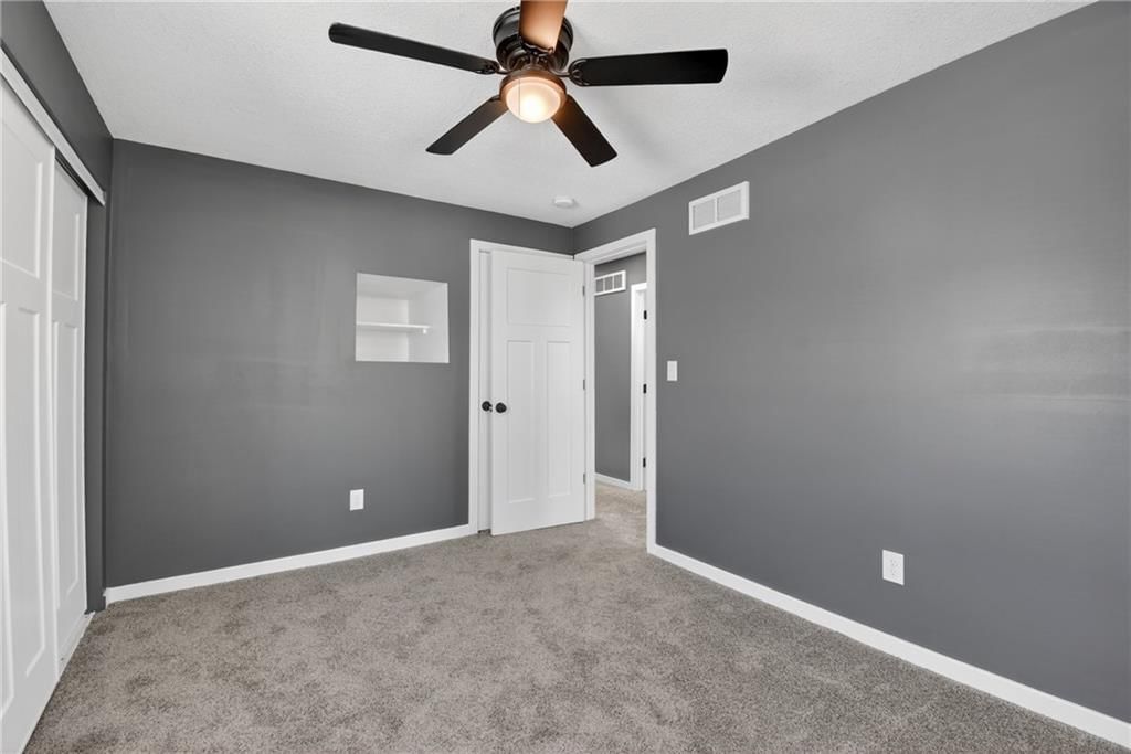 556 S Carlisle Drive — photo 20
