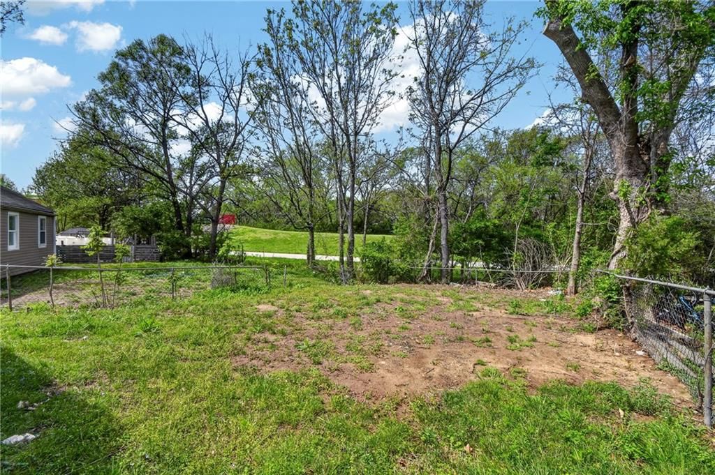 556 S Carlisle Drive — photo 30