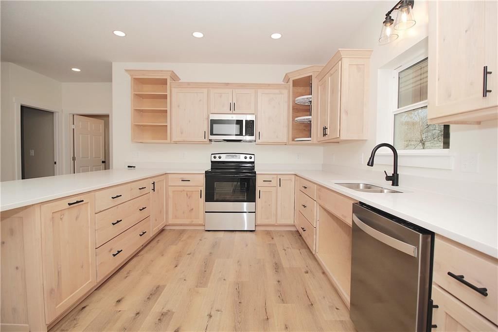 410 E 6th Avenue — photo 8