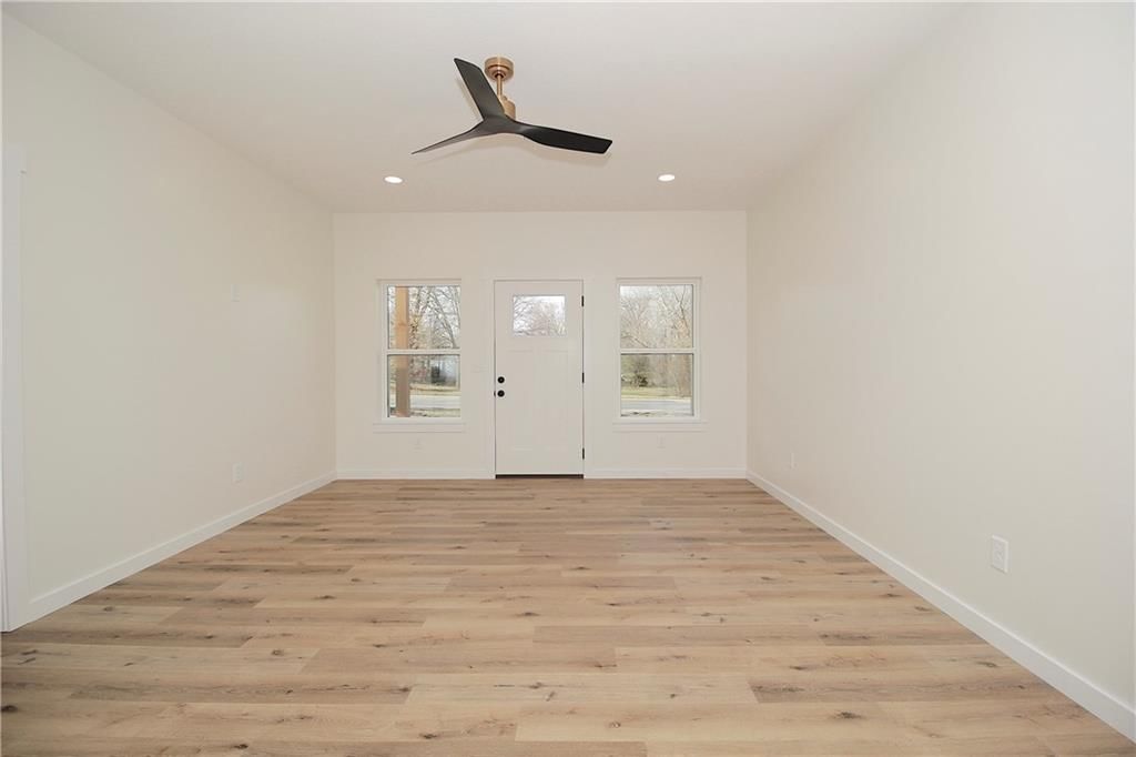 410 E 6th Avenue — photo 11