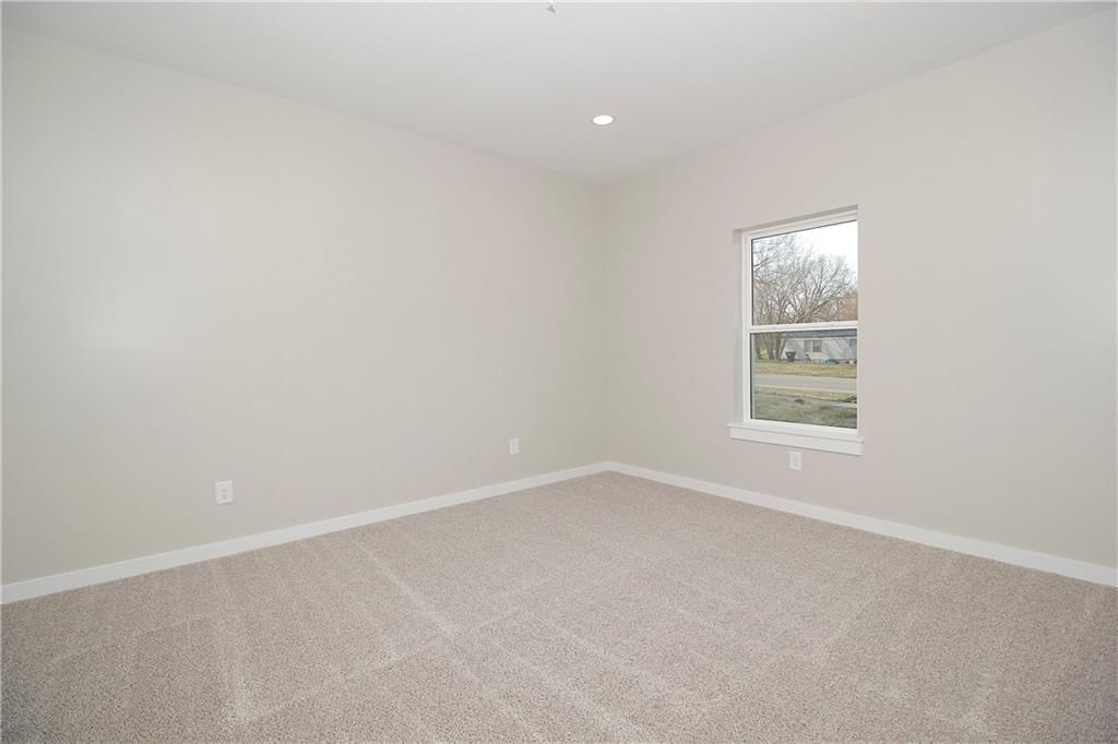 410 E 6th Avenue — photo 12