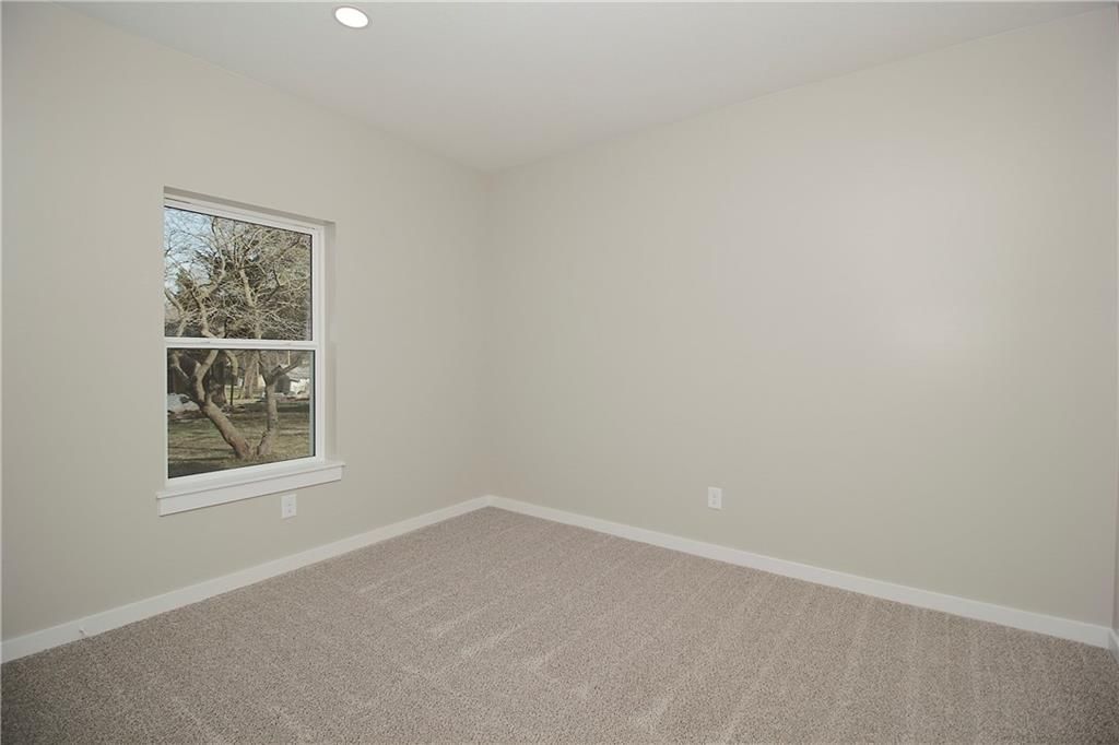 410 E 6th Avenue — photo 14