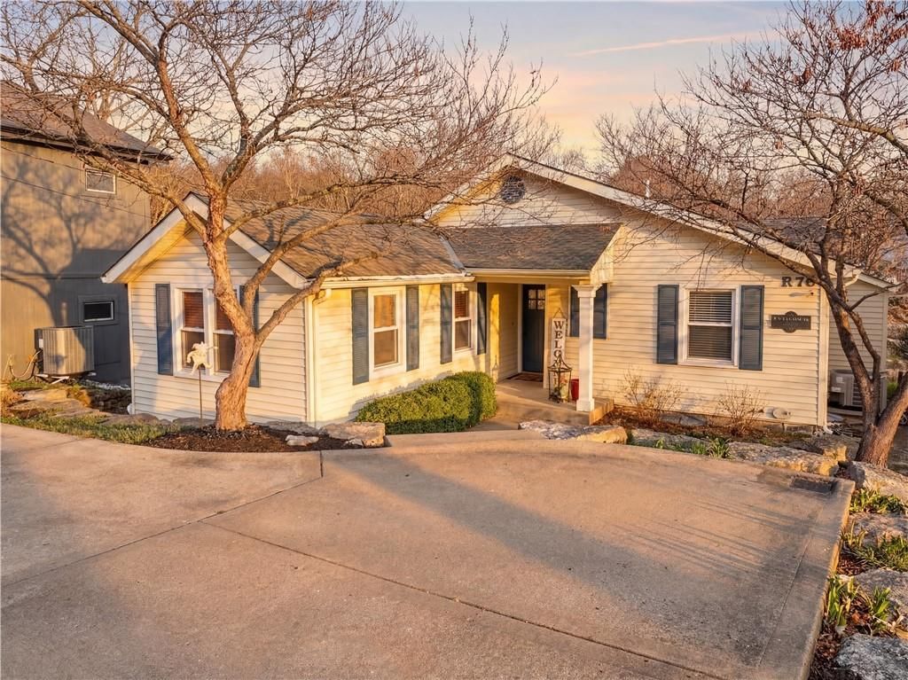 76 R Street, Lake Lotawana, MO