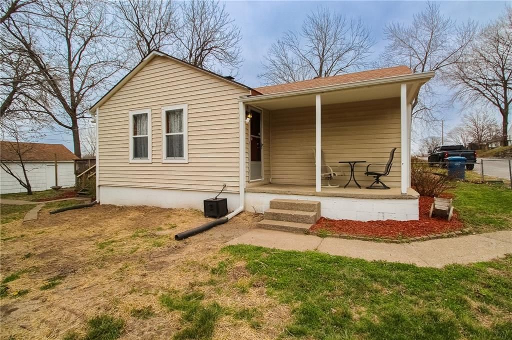1014 E Smith Avenue — photo 2