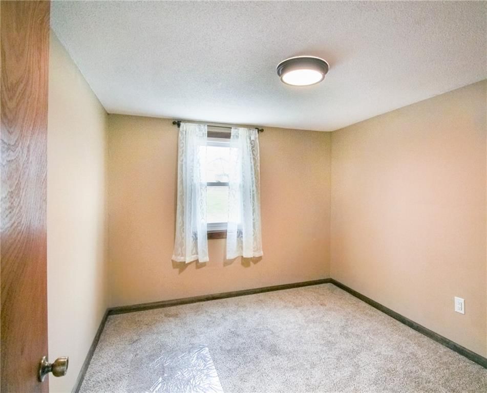 1014 E Smith Avenue — photo 28