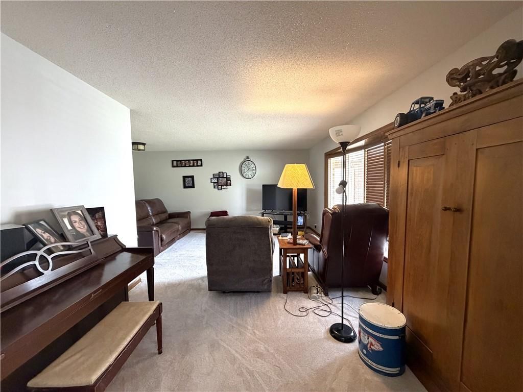 805 Fairlane Drive — photo 3