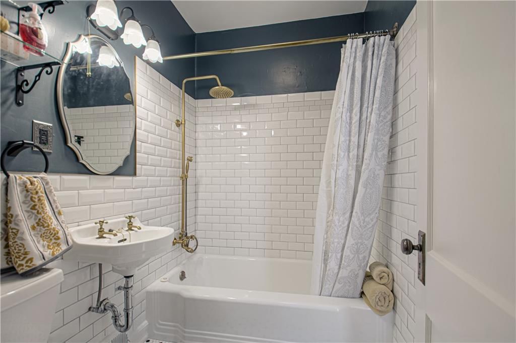 225 Groom Street — photo 32