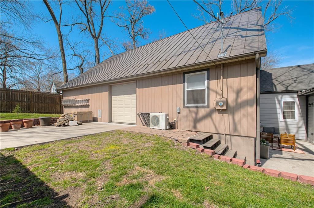 225 Groom Street — photo 40