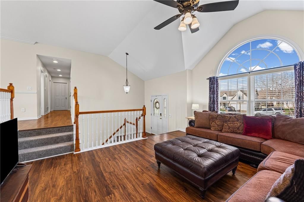 654 Holiday Lane — photo 4