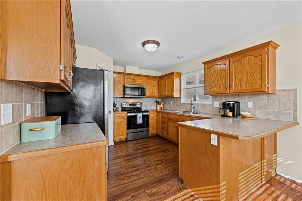654 Holiday Lane — photo 10