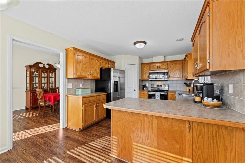 654 Holiday Lane — photo 11