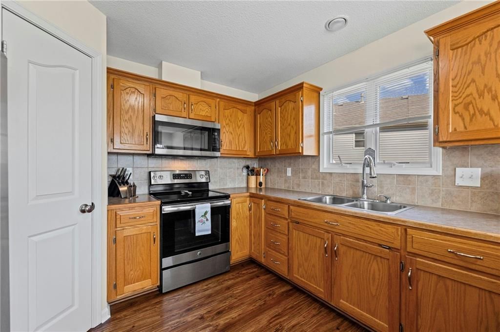 654 Holiday Lane — photo 12
