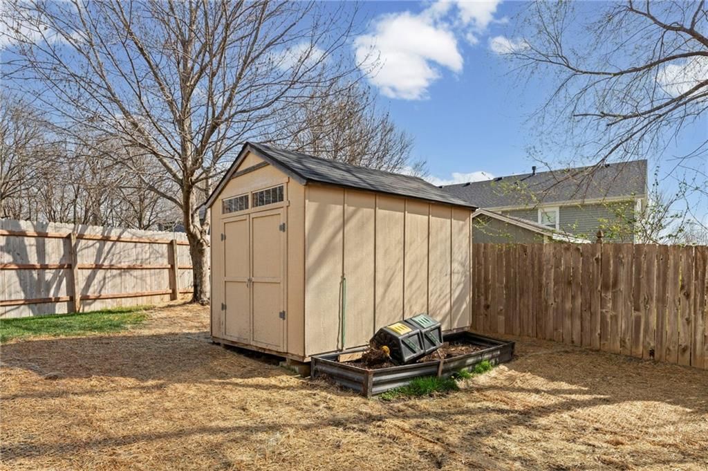 654 Holiday Lane — photo 37