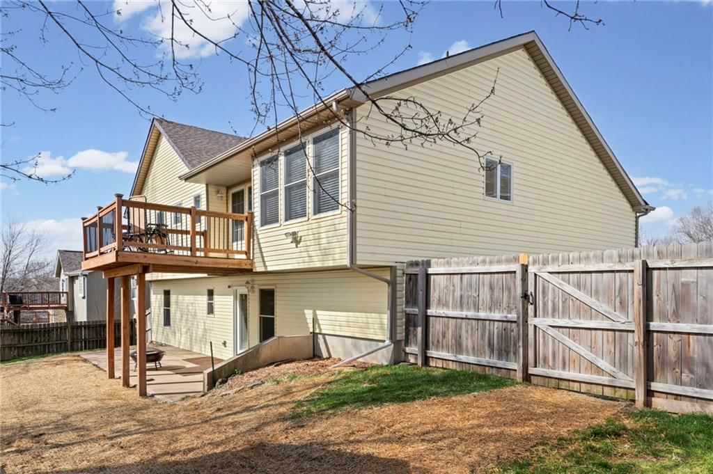 654 Holiday Lane — photo 38