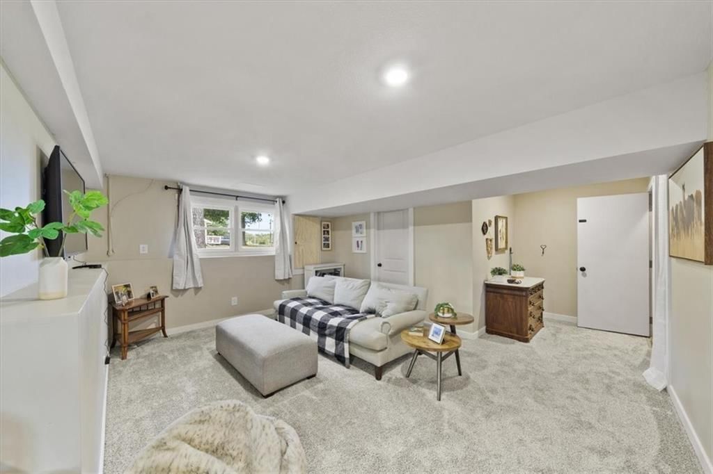 8910 Lexington Avenue — photo 30
