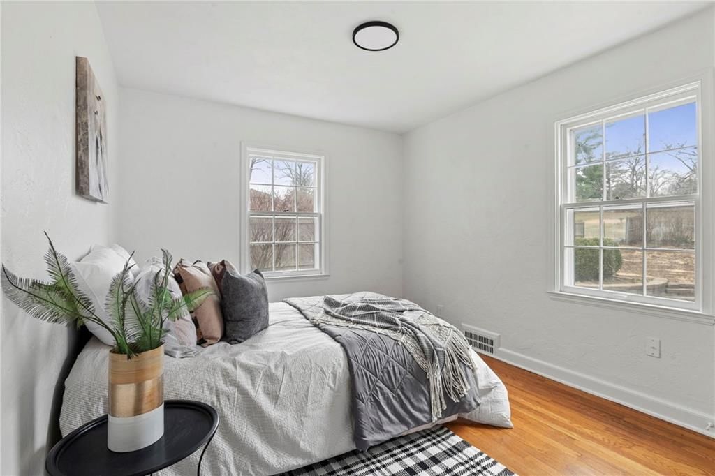 9616 Holmes Road — photo 9