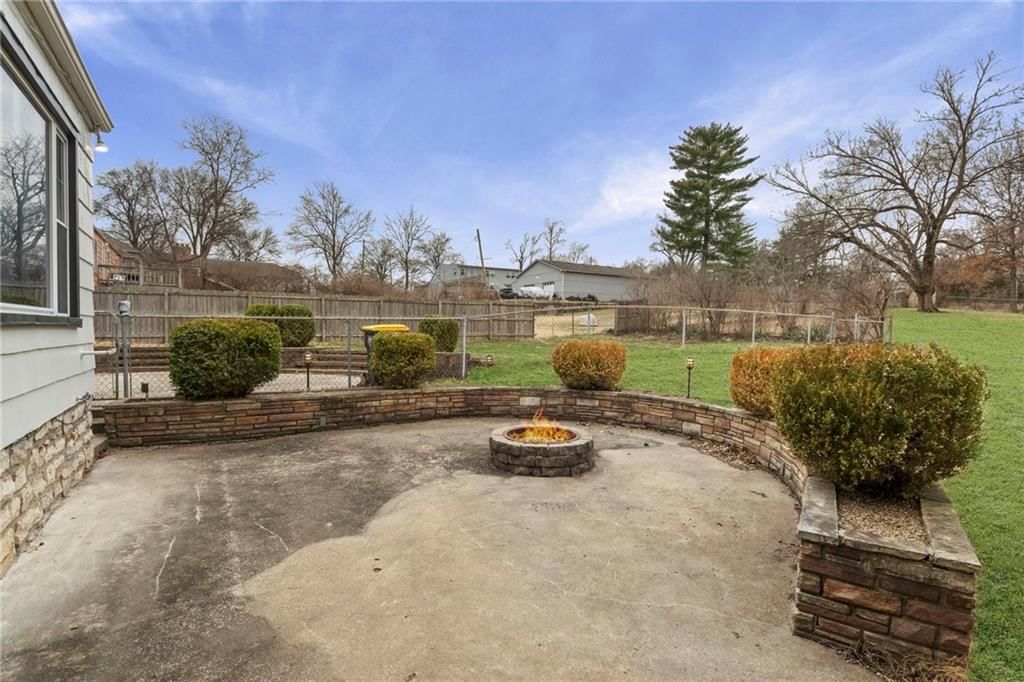 9616 Holmes Road — photo 33