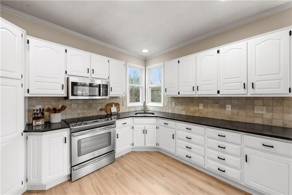 14602 HEMLOCK Street — photo 16