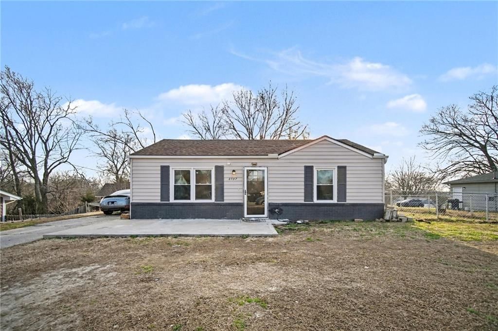 2707 N 64th Street — photo 2